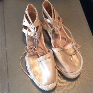 Aquazurra Belgravia Metallic suede flat espadrille